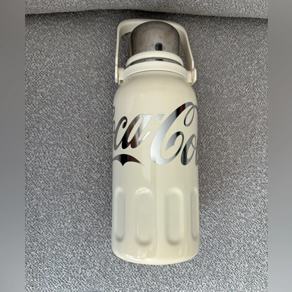 Coca Cola Insulated Thermos 🤍 - Picture 3 of 8